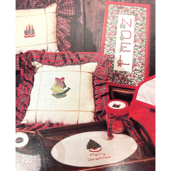 Cross Stitch Christmas Collection By Linda Dennis Book - Picture 1 of 3